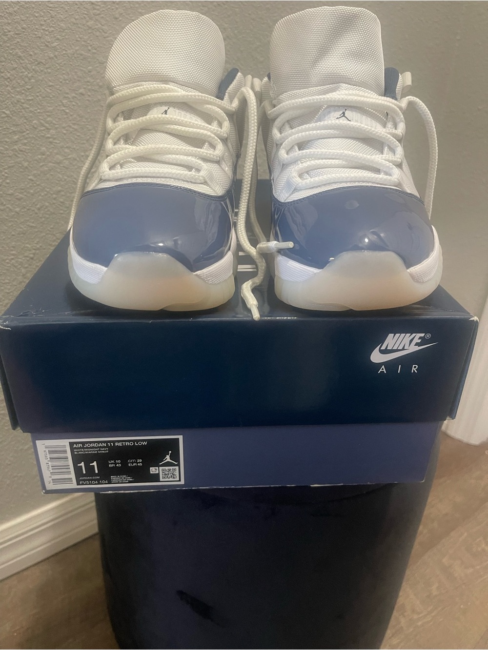 Air Jordan 11 Retro Low
WHITE/MIDNIGHT NAVY BLANC/MARINE